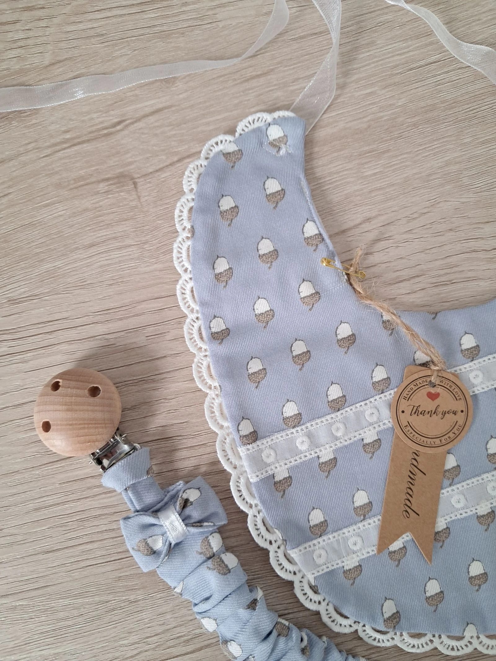 Bib and pacifier set – photo 3